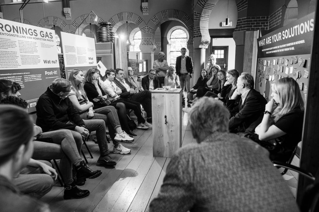 Jongeren en beleidsmakers in gesprek over de Groningse Gaswinning. Foto: Joost Nuijten